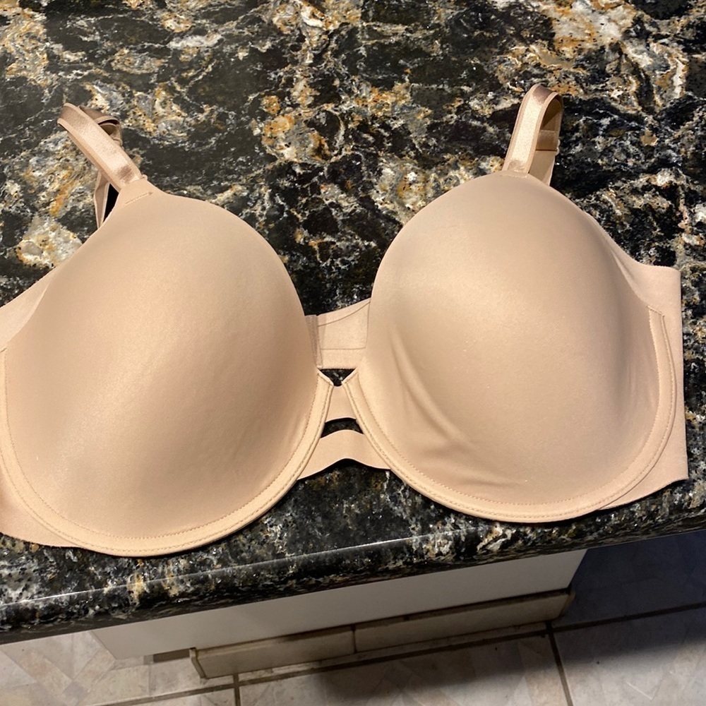 q womens Warners solid tan stretch bra size 40D. EUC